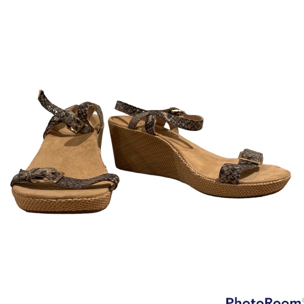 Vionic Enisa Snake Embossed Leather Wedge size 9